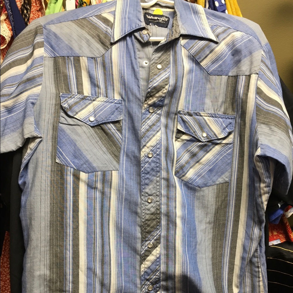 Vintage men’s Wrangler short sleeve snap shirt